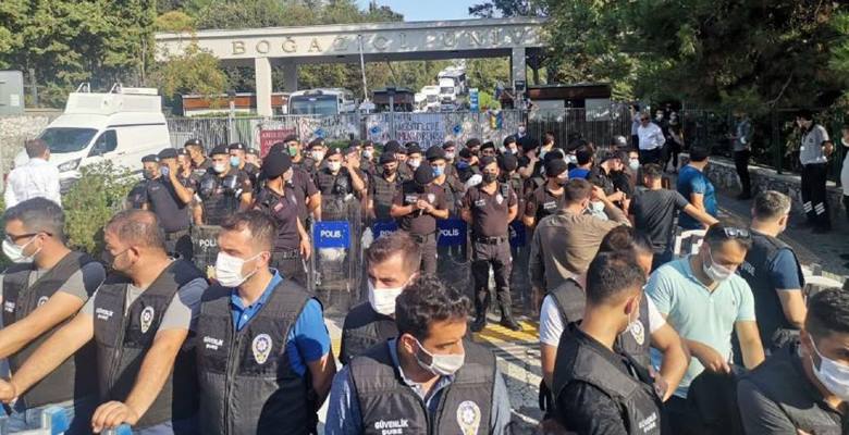 Boğaziçi’de “kayyum rektör” eylemi yeniden… Melih Bulu’nun ardından, önceki gün gece yarısı atanan “yeni’ kayyum
