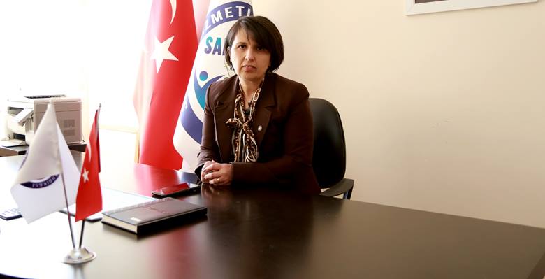 Kamuda toplu iş sözleşme görüşmeleri sonunda basın açıklaması yapan Çalışma