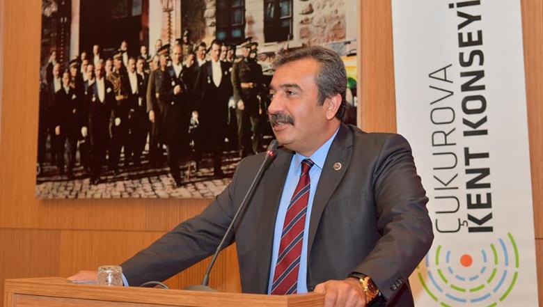 Çukurova Belediye Meclisinin Eylül ayı oturumunun ilk toplantısına başkanlık eden