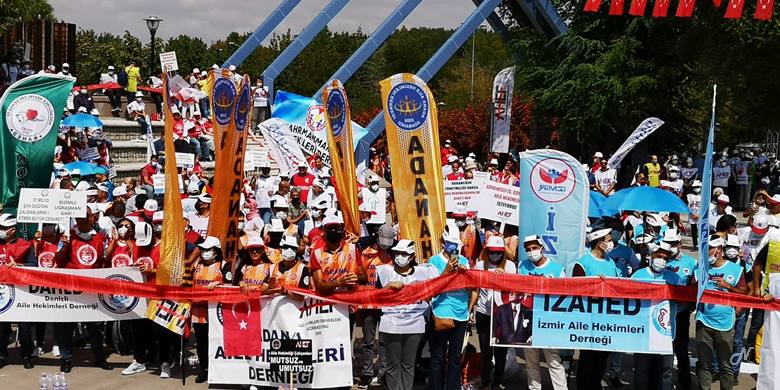 Aile Hekimleri Sağlık Bakanlığı tarafından düzenlenen yeni “Aile Hekimliği Sözleşme