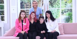 Esra Erol, 19 yaşındaki Edanur’u  annesini ile kardeşlerini kavuştururken göz