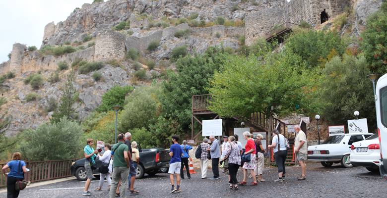 Tarihsel, turistik yerlerin iyileştirilmesinden ödün vermeyen Kozan yerel yönetimi, çalışmalarını