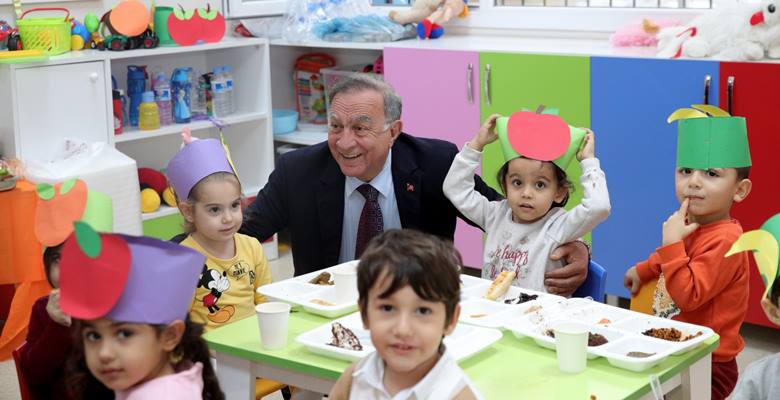 Adana- Seyhan Belediyesi tarafından kadınların çocuklarını kreşe bırakarak çalışabilmesine olanak