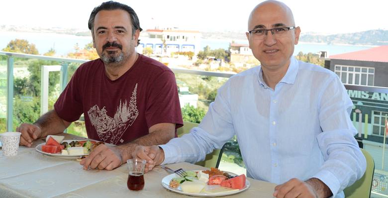 Adana Tabip Odası Başkanı Uzm. Dr. Selahattin Menteş, Tabip Odasında