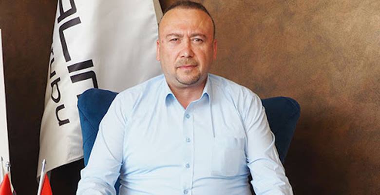 Özgür Özel’den Uşak Belediye Başkanı’na sert karşılık Cumhuriyet Halk Partisi’nden çıkarılan, yolsuzluk suçlamalarıyla tutuklanan Uşak Belediye Başkanı