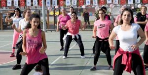 Adana- Seyhan Belediyesi Spor Müdürlüğünce Akkapı Tenis Kortunda gerçekleştirilen etkinlikte