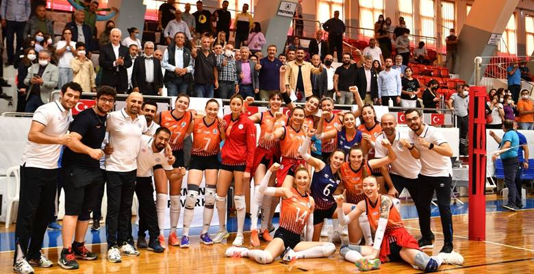 Adana- Sigorta Shop Türkiye Kadınlar 1. Voleybol Liginde mücadele eden