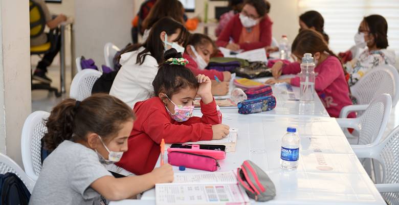 Adana- Covid-19 salgını sürecinde uzaktan eğitim olanağı bulunmayan gençler için