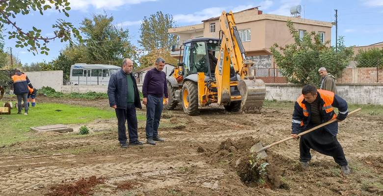Adana- Kozan Belediyesi’ne bağlı Park ve Bahçeler Müdürlüğü ekipleri tarafından