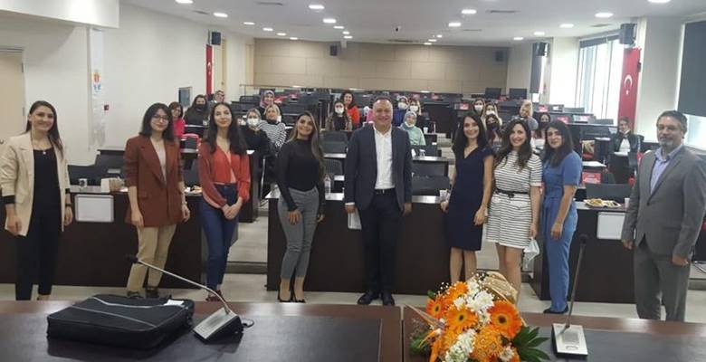Adana- Anakent Belediyesi Meclis Salonu’nda gerçekleştirilen eğitim seminerine Çukurova Üniversitesi