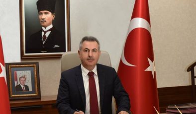 Vali Elban 30 Ağustos Zafer Bayramı’nı kutladı