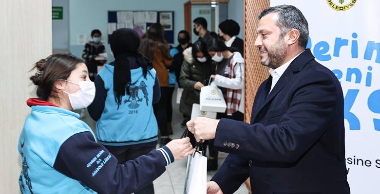 Adana- Yüreğir Belediyesi’nin Yükseköğretim Kurumları Sınavı’na (YKS) hazırlanan 11 ve