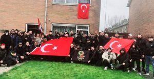 İlhan KARAÇAY   Irkçı saldırılara uğrayan Giethoorn’daki Türk ailesine destek olmak