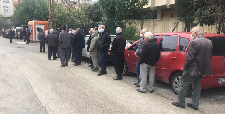 OLAYNET/ Adana- Belediye ekmek büfelerinde 1 lira 75 kuruştan satılan