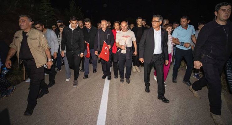 Kocatepe Zafer Yürüyüşü’ne Kılıçdaroğlu da katıldı
