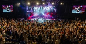 OLAYNET– Müzikseverler, günler öncesinden biletlerinin tükendiği Harbiye Açıkhava konserinde  Kenan