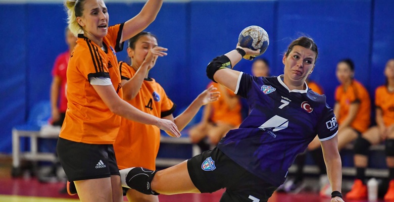 Konyaaltı’da ilk maç sevinci… OLAYNET/ Antalya- Konyaaltı Belediye Spor Kulübü Kadın Hentbol Takımı, şampiyonluk