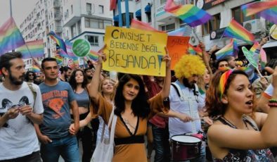 LGBTİ+ karşıtı miting tepkisi…