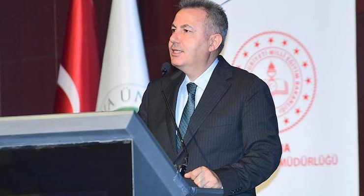 Vali Elban Çanakkale Zaferi’ni kutladı   
