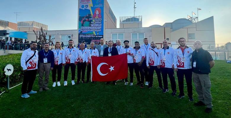 OLAYNET/ Adana- Birbirinden yetenekli sporcular ile çalıştığını belirten Kick Boks