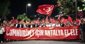 Antalya/ OLAYNET-Türkiye Cumhuriyeti’nin kuruluşun 99’uncı yılı Antalya’da coşkuyla kutlandı. Antalya