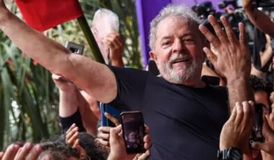 Suçlandı, hapis yattı Lula da Silva yine lider…