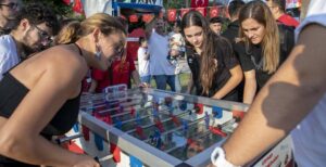 Mersin/ OLAYNET– Anakent Belediyesi’nin, gençlerin doyasıya eğlenebilmeleri için düzenlediği ilk