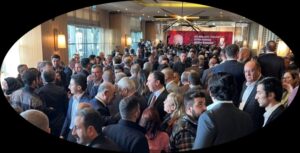 İlhan KARAÇAY  Burası Mersin. Fotoğrafta görülen bayrak ve flamaların kime