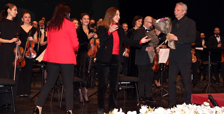 Eskişehir’de “Ustalara Saygı” konseri ESKİŞEHİR/ Olaynet– Atatürk Kültür Sanat ve Kongre Merkezi’nde düzenlenen konsere