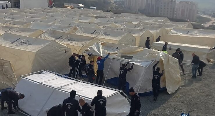 İzmir ekibi Hatay’da çadırları kurdu