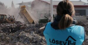 Olaynet– Deprem Bölgesindeki enkaz kaldırma çalışmalarının başlaması, moloz yığınlarının rastgele