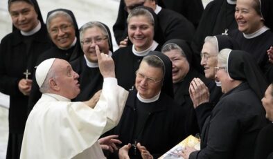 Papa Vatikan’da kadınlara yer açtı   
