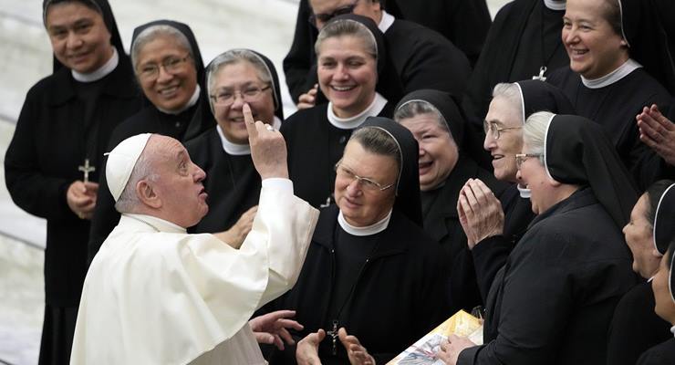 Papa Vatikan’da kadınlara yer açtı   