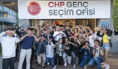 Başkan Seçer, CHP Genç Seçim Ofisi’nde gençlerle söyleşti   