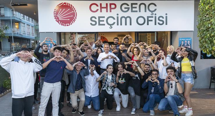 Başkan Seçer, CHP Genç Seçim Ofisi’nde gençlerle söyleşti   