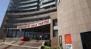 CHP’nin bugün ve yarın yapılacak büyük kurultayı için saatler kaldı. Cumhuriyetle birlikte 100. yaşını