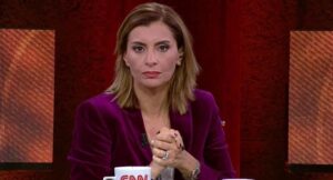 İktidara yakınlığı ile bilinen Hürriyet yazarı Hande Fırat, pek çok kaleme