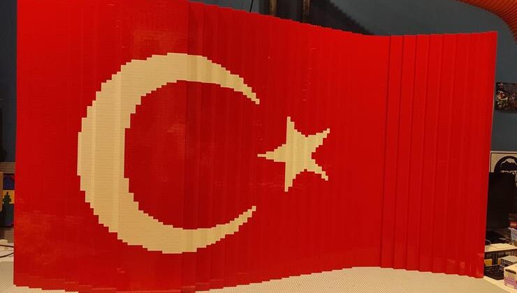 100. yılda dünyanın en büyük LEGO bayrağı…