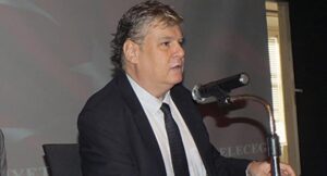 Yazar Örsan K. Öymen, Cumhuriyet gazetesindeki köşesinde "mutlak butlan" kavramını