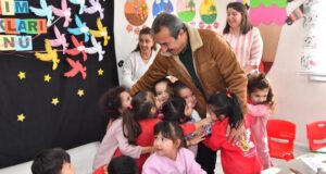 Adana/ Olaynet– Çukurova Belediye Başkanı Soner Çetin, çocuklara Büyük Önder