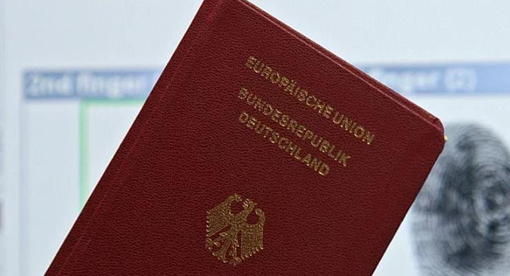 Almanya’da çifte yurttaşlık kabul edildi