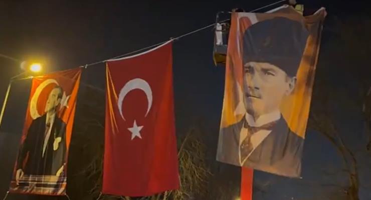 Büyükelçilik sokağı bayraklarla donatıldı…