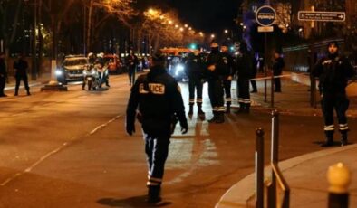 Paris’te turistlere bıçaklı çekiçli saldırı…