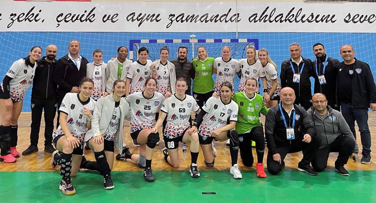 Antalya/ Olaynet– Hentbol Kadınlar Süper Ligi’n doruğunda yer alan Konyaaltı