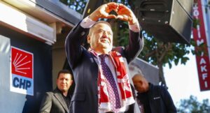 Tutuklu bulunan Antalya Anakent Belediye Başkanı Muhittin Böcek, Antalyalılara gönderdiği