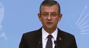 Tunceli ziyaretinde gazetecilerle bir araya gelen CHP Genel Başkanı Özgür