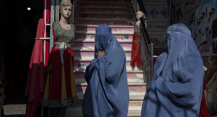 Taliban’a meydan okuyan iki genç kız…