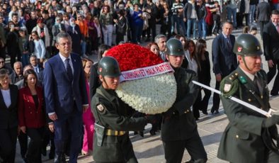 Özel, CHP’li belediye başkanları, il yöneticileri Anıtkabir’de…