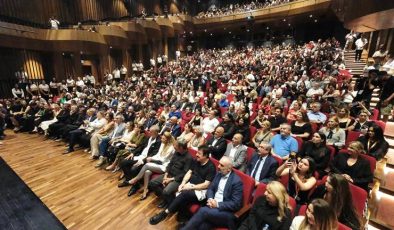 Altın Koza Film Festivali’nde “Onur Ödülleri” usta oyunculara verildi.