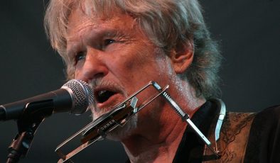 Müziğin efsane isimlerinden Kris Kristofferson yaşamını yitirdi